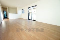 温かみのある雰囲気と、キッチンでの作業性を兼ね備え、家族の笑顔あふれる団らんのひと時をお過ごしいただける設計になっています。