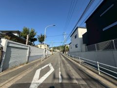 住人以外の車の進入も少なく、小さなお子様を持つご家庭にも安心です。