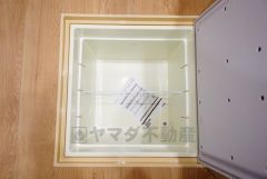 キッチンにある床下収納は、居住スペースを減らさずに買い置きの調味料や非常食などを保管することができます。