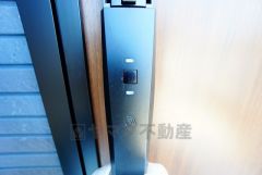 万が一落としてしまっても町の鍵屋さんなどでは簡単に合鍵を作ることができないので、防犯性が高く安心です。