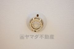 火災発生をいち早く知らせてくれる火災報知器は標準装備です。