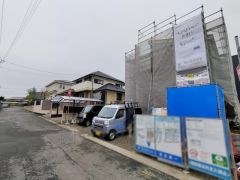 現地（2026年4月10日）撮影。住人以外の車の進入も少なく、小さなお子様を持つご家庭にも安心です。落ち着いた住宅地内で快適な生活を実現してみませんか。