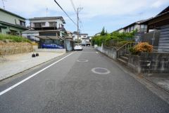 住人以外の車の進入も少なく、小さなお子様を持つご家庭にも安心です。落ち着いた住宅地内で快適な生活を実現してみませんか。