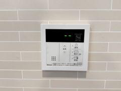 キッチン横からボタンひとつで操作が楽々。