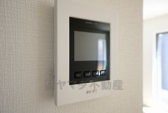 防犯性、セキュリティ対策に安心できるテレビモニター付きインターフォンです。セールスマン対策にもなり安心できます。