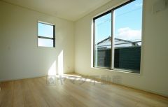 同仕様写真。2面採光を確保した明るい室内は、風通しも良く、大変居心地の良い空間となっております。爽やかな風を感じて起きる朝は、快適生活の始まりに。