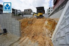 現地（2025年8月6日）撮影。若宮小学校まで徒歩2分と近く、お子様も無理なく通えます。快適でゆとりのある生活空間で新生活を始めましょう^^