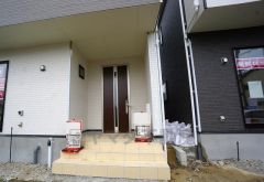 家の顔となる玄関扉がかっこいいと、たくさんの人を招き入れたくなりますね＾＾