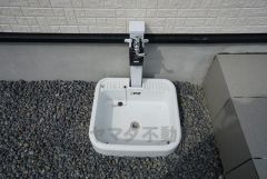 お車の洗車や外壁のお掃除をする際に便利な外水栓。