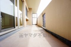 陽当たりの良いバルコニーです。お洗濯やお布団干しはもちろん、日光浴スペースにも。