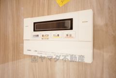 浴室内の給湯器リモコン。一日の疲れを癒す快適なバスタイムを＾＾