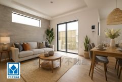 家具はイメージです。大きな窓のあるリビングは、陽光あふれる明るい空間です。居心地良く、ご家族皆がゆったり寛げる憩いの空間となりそうです。