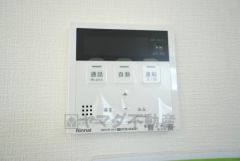 キッチン横からボタンひとつで操作が楽々。