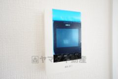 防犯性、セキュリティ対策に安心できるテレビモニター付きインターフォンです。セールスマン対策にもなり安心できます。
