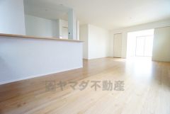 断熱性能の窓ガラスを採用。省エネ、光熱費カットにも貢献します。夏は涼しく、冬は暖かく快適に過ごせますよ＾＾