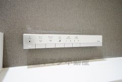 温水、暖房、ウォシュレット付の高機能トイレです。