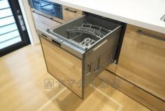 家事の時間が短縮できるフルオープンで開けやすい食器洗い乾燥機付。食事後に家族とのくつろぎタイムをしっかり取れます。
