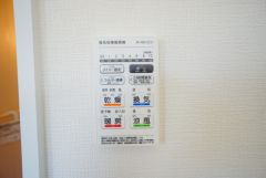 暖房乾燥機には、暖房、乾燥、涼風、換気の4つの機能が付いています。タイマー付きです。換気・雨の日の洗濯も安心です＾＾
