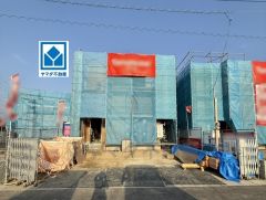 現地（2026年1月17日）撮影。駐車もらくらくの敷地面積50坪以上。玄関は2方向の動線を確保しているため、家族用とお客様用に分けることができます＾＾