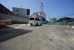 車の通り抜けができないので、小さな子供も安心して遊ばせることができます。