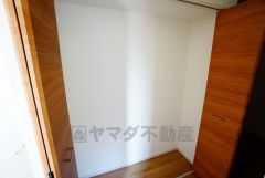 2階の廊下にも収納を確保。各居室に入りきれなかった荷物や、2階で使用する日用品のストック置き場に便利です。