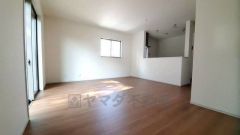 家族が集まる開放的なリビング。思い思いの時間を過ごしたり、家族みんなで食事をしたり、素敵な団らんの場になりますね＾＾