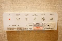 温水、暖房、ウォシュレット付の高機能トイレです。