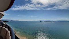 バルコニーから望む海のパノラマが日常に。やわらかな潮風と陽光に包まれ、リゾートのような時間を過ごせます＾＾