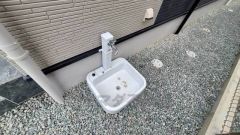 お車の洗車や外壁のお掃除をする際に便利な外水栓。