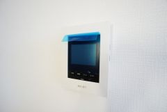 防犯性、セキュリティ対策に安心できるテレビモニター付きインターフォンです。セールスマン対策にもなり安心できます。