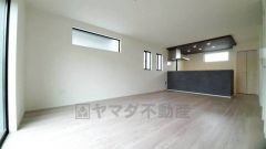断熱性能の窓ガラスを採用。省エネ、光熱費カットにも貢献します。夏は涼しく、冬は暖かく快適に過ごせますよ＾＾