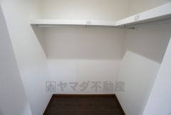季節物の衣類もスッキリ収納できるウォークインクロゼット。住空間をスッキリ広々使えます＾＾