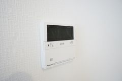 キッチン横からボタンひとつで操作が楽々。