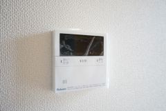 キッチン横からボタンひとつで操作が楽々。