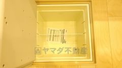 キッチンにある床下収納は、居住スペースを減らさずに買い置きの調味料や非常食などを保管することができます。