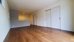 断熱性能の窓ガラスを採用。省エネ、光熱費カットにも貢献します。夏は涼しく、冬は暖かく快適に過ごせますよ＾＾