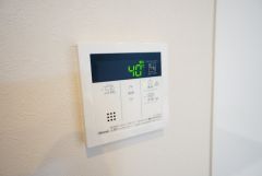 キッチン横からボタンひとつで操作が楽々。