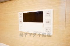 湯量・湯温の設定、そして保温までワンタッチのフルオートバス。便利な追い炊き機能付きです。