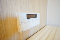 湯量・湯温の設定、そして保温までワンタッチのフルオートバス。便利な追い炊き機能付きです。