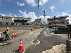 現地（2026年4月16日）撮影。住人以外の車の進入も少なく、小さなお子様を持つご家庭にも安心です。