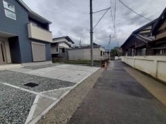 大型車の通行が少なく、騒音や振動が少ないので静かで快適な生活を送れます。