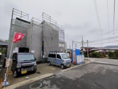 現地（2026年4月10日）撮影。住人以外の車の進入も少なく、小さなお子様を持つご家庭にも安心です。落ち着いた住宅地内で快適な生活を実現してみませんか。