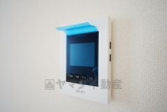 防犯性、セキュリティ対策に安心できるテレビモニター付きインターフォンです。セールスマン対策にもなり安心できます。