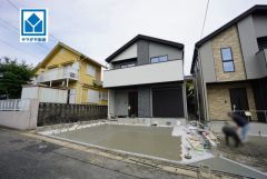 八田小学校徒歩10分＾＾スーパー、コンビニ、ドラッグストア徒歩8分圏内。快適でゆとりのある生活空間で新生活を始めましょう^^