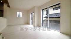 断熱性能の窓ガラスを採用。省エネ、光熱費カットにも貢献します。夏は涼しく、冬は暖かく快適に過ごせますよ＾＾