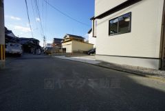 大型車の通行が少なく、騒音や振動が少ないので静かで快適な生活を送れます。