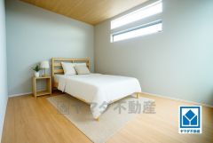 家具はイメージです。2面採光を確保した明るい室内は、風通しも良く、大変居心地の良い空間となっております。爽やかな風を感じて起きる朝は、快適生活の始まりに。