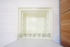 キッチンにある床下収納は、居住スペースを減らさずに買い置きの調味料や非常食などを保管することができます。