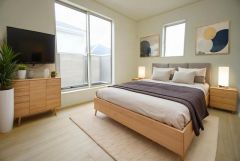 家具はイメージです。主寝室としてお使いいただけそうなこちらのお部屋は、日当たりが良く、爽やかな風を感じて起きる朝は、快適生活の始まりに。