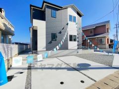 駐車スペースはゆとりある2台分を確保。マイカー用に、お客さま用に、余裕を持ってご利用いただけます。